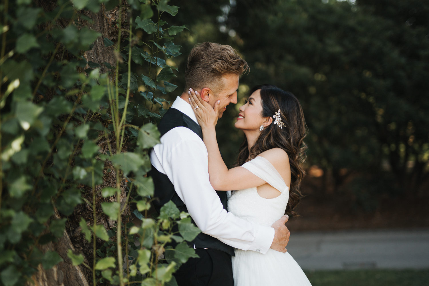 couple sharing a romantic moment at hart house wedding