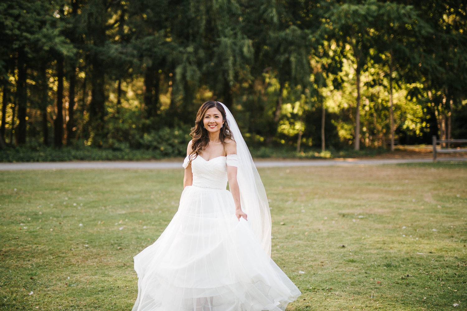bride posing at hart house wedding